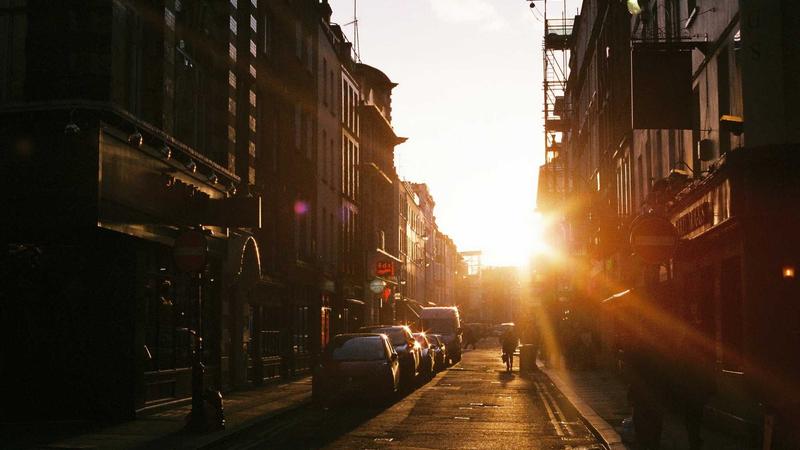 A split image showing a person easily slipping a small 5,000mAh power bank into their jeans pocket on the left, and on the right, a person placing a large 26,800mAh power bank into a heavy-duty hiking backpack.