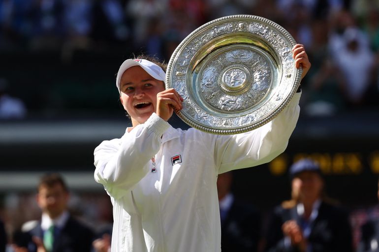 Barbora Krejcikova Wimbledon 2024 trophy